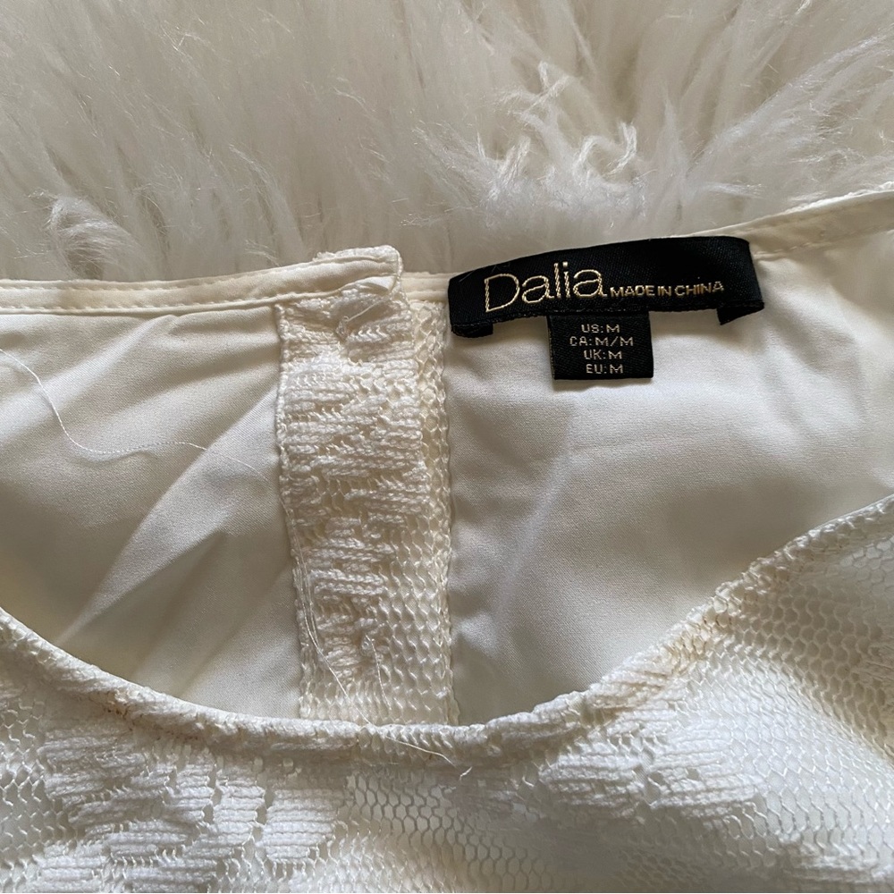 Dalia Size Medium Cream Lace Blouse w/Bell Sleeves - Picture 6 of 7